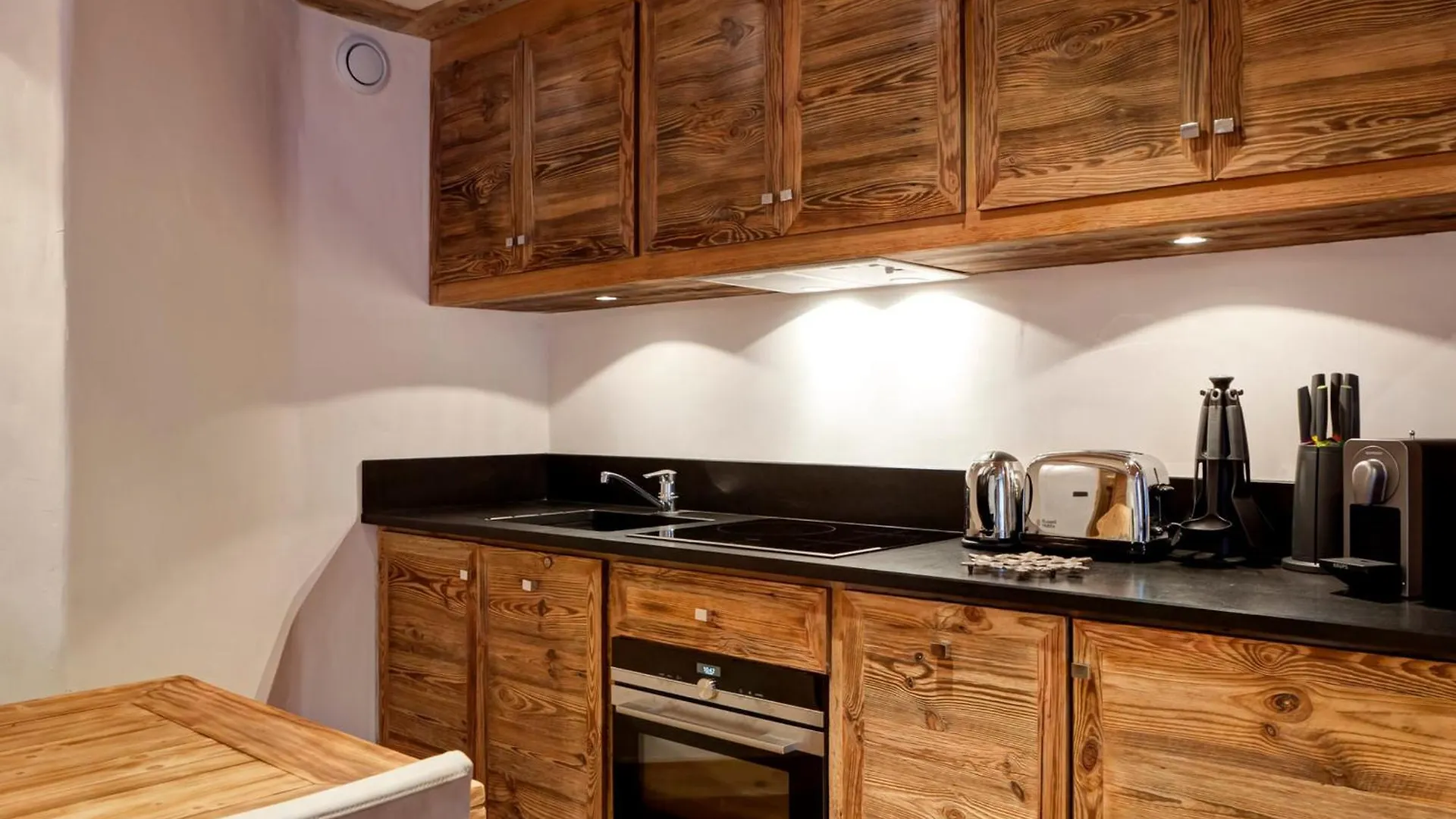 Appartement De Standing Au Centre De Courchevel 1850, En Bord De Piste Et Avec Terrasse - Fr-1-514-35 아파트